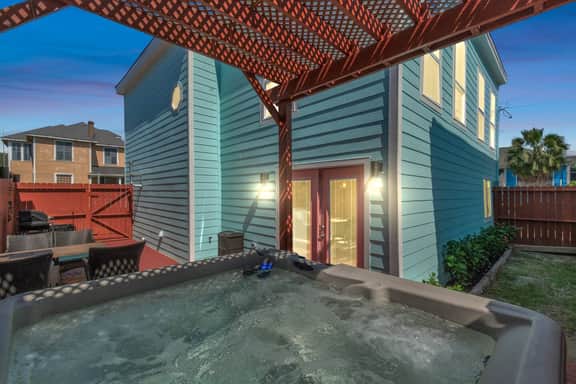 Easy Walk To Beach - Hot Tub - Veteran Discounts - Image 3
